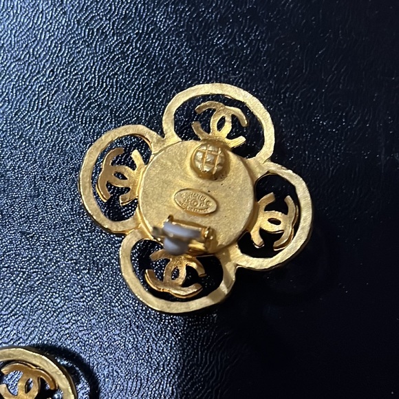 CHANEL vintage Pearl clip on earrings spring 1995 - Picture 5 of 5